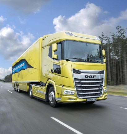 21-New-Generation-DAF-XG-4x2-tractor-with-Kerb-View-Window-scaled