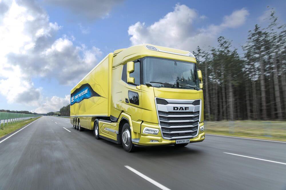 21-New-Generation-DAF-XG-4x2-tractor-with-Kerb-View-Window-scaled