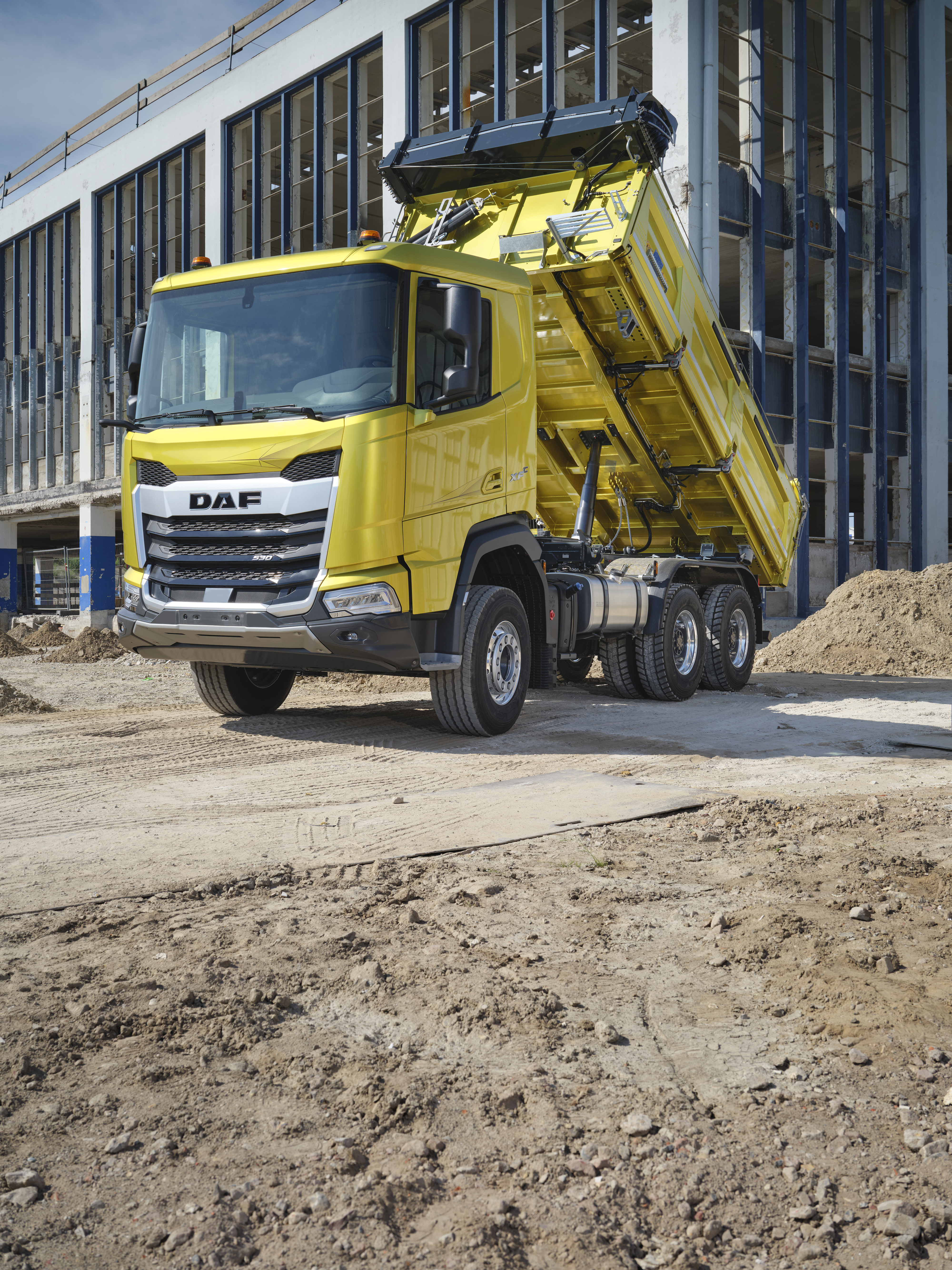 DAF-displays-New-Generation-Construction-vehicles-at-BAUMA-02